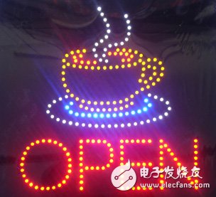 点击放大图片 LED照明的出现改变了照明的使用方式,在led灯具中加入智能控制及调色功能为设计人员开创了新的机会