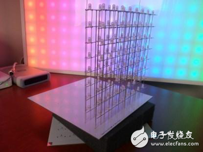 国外DIY高手制作3D LED Cube 8光立方