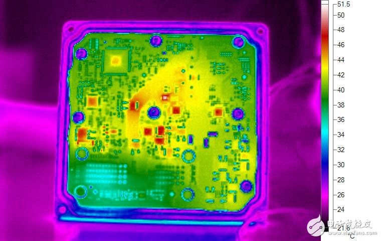 点击放大图片 PCB板因功率器件发热传递至背面,局部温度偏高